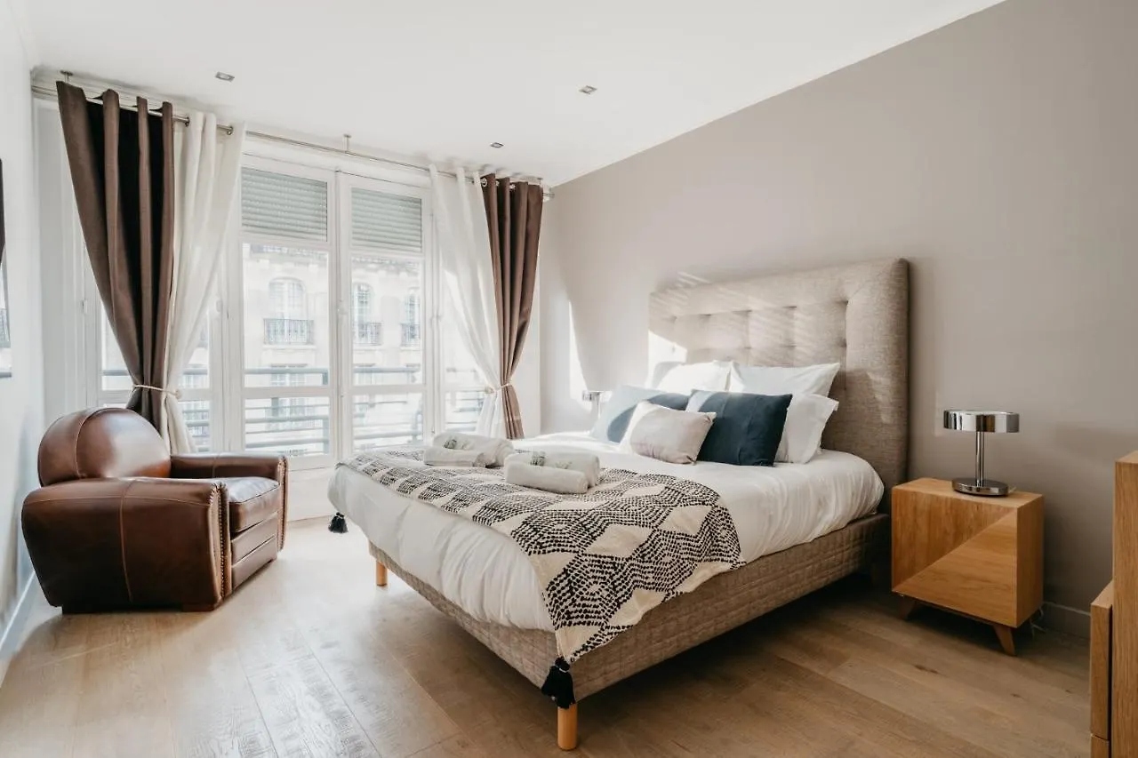 Apartment Suite Courcelles Paris Etoile France